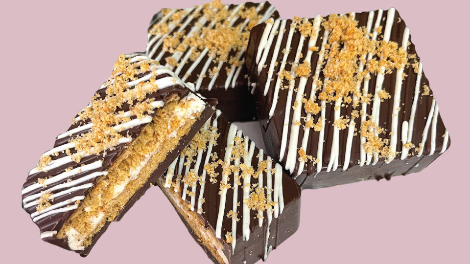 Chocolate Covered S'Mores Bar | Sweet Cupcasions
